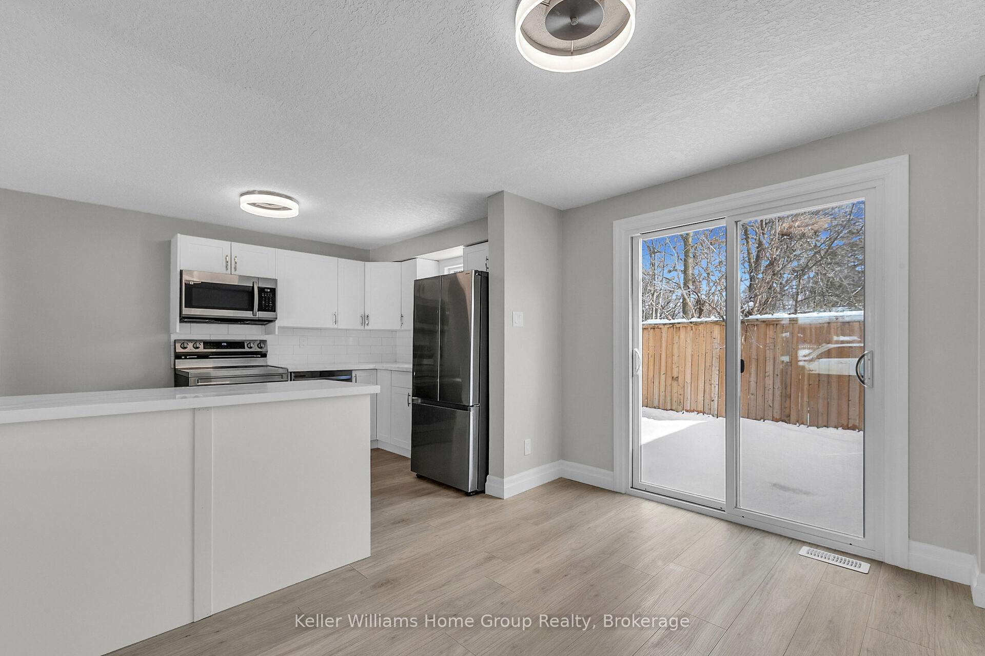 Photo 5 of 549 Parkview Crescent, Cambridge — HOMEH