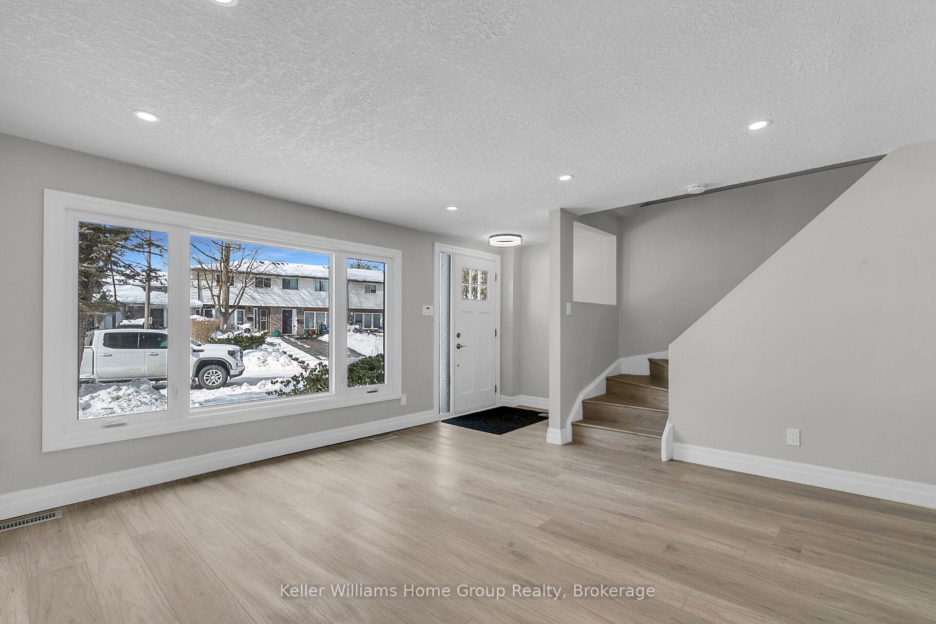Photo 9 of 549 Parkview Crescent, Cambridge — HOMEH