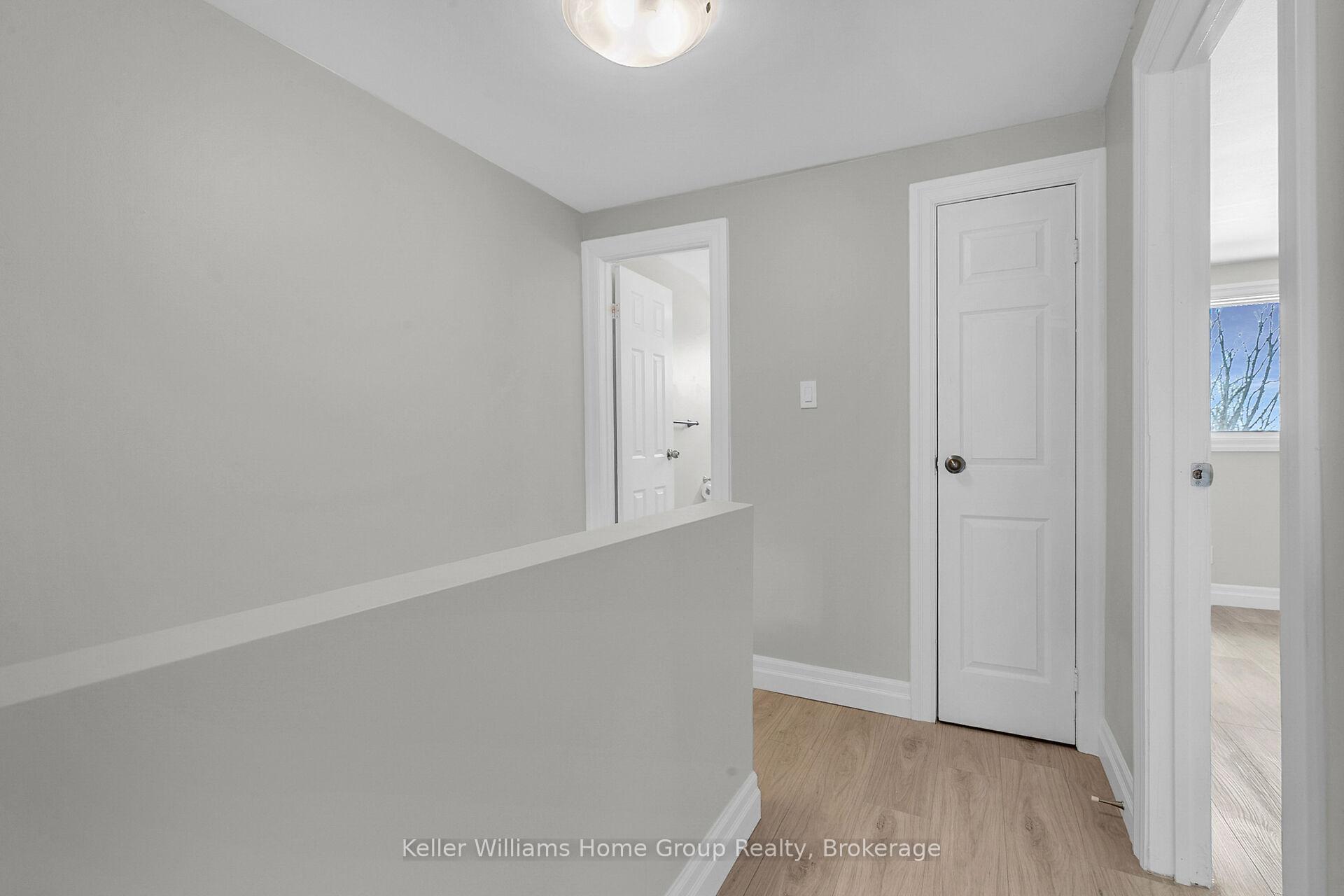 Photo 10 of 549 Parkview Crescent, Cambridge — HOMEH