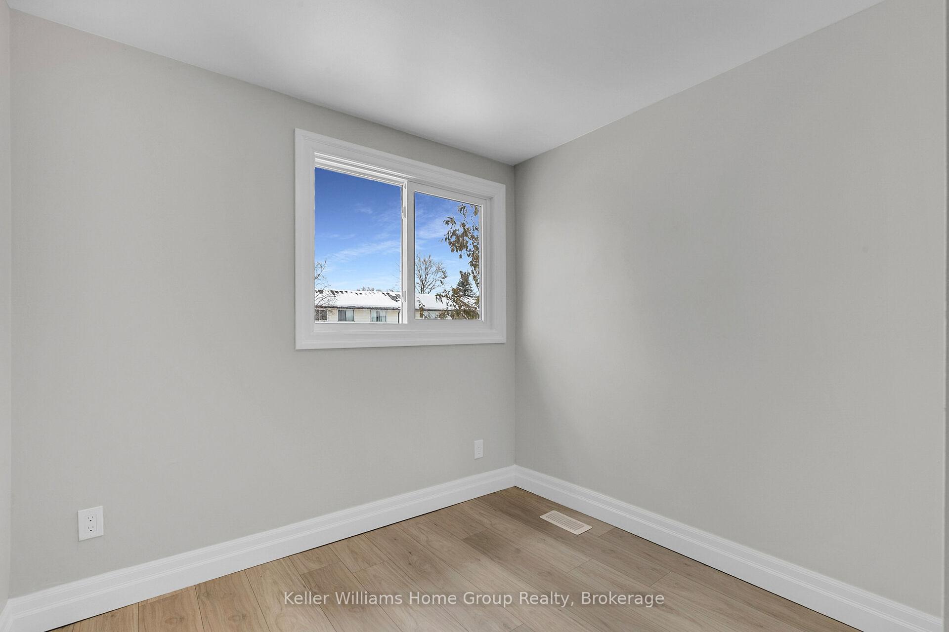 Photo 15 of 549 Parkview Crescent, Cambridge — HOMEH