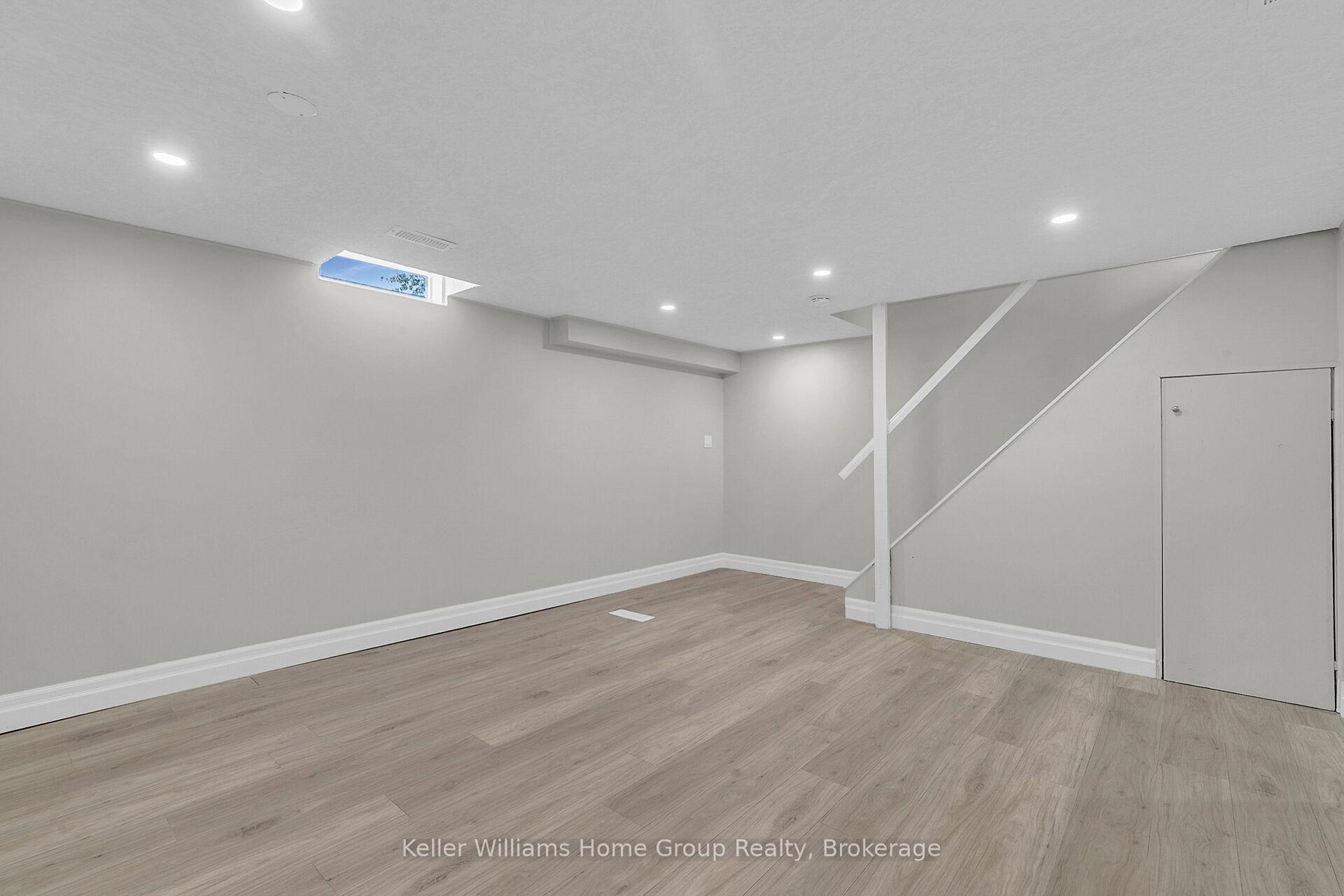 Photo 16 of 549 Parkview Crescent, Cambridge — HOMEH