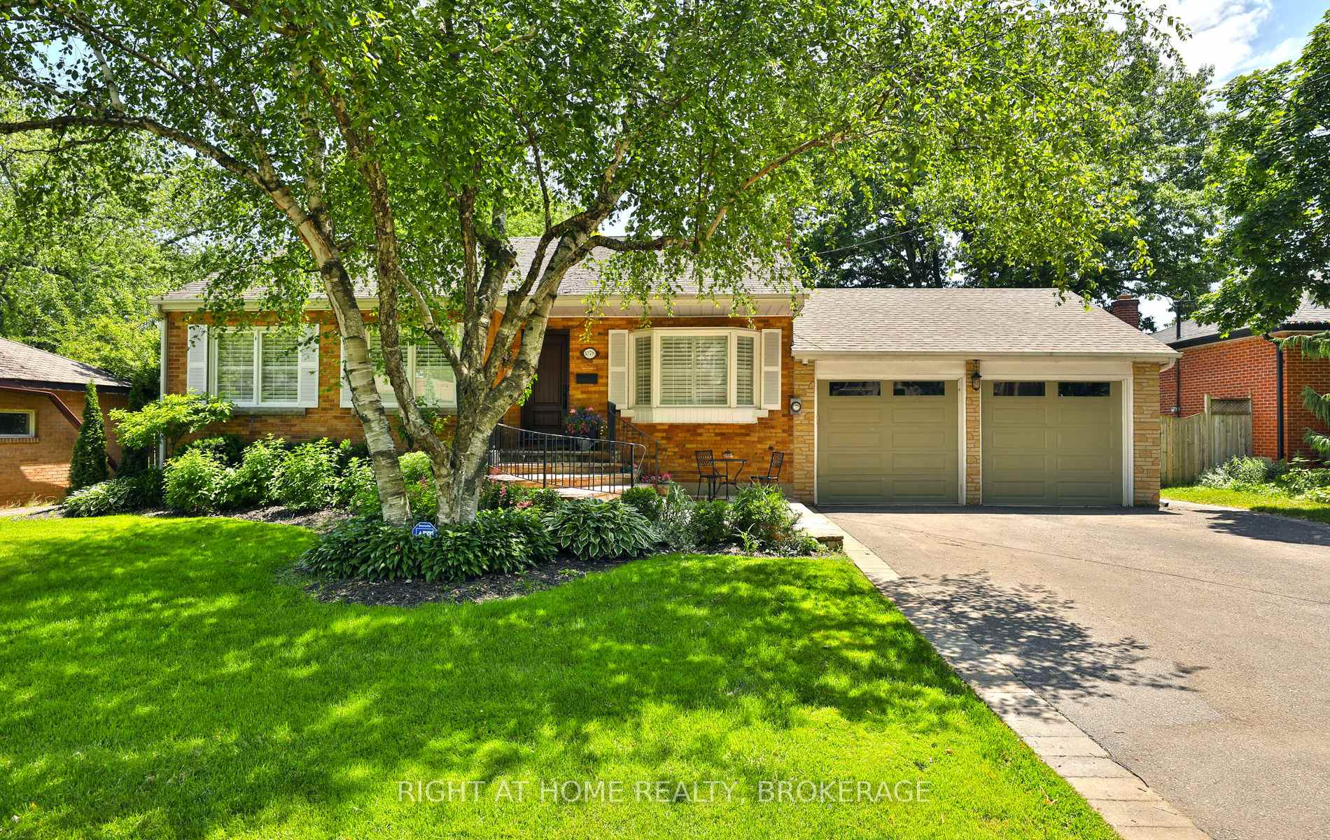Front of 1078 Scott Avenue S