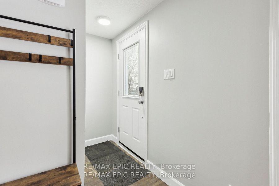 Photo 4 of 499 Parkview Crescent, Cambridge — HOMEH