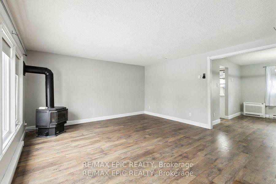 Photo 5 of 499 Parkview Crescent, Cambridge — HOMEH