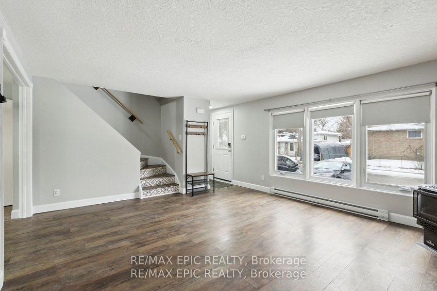 Photo 6 of 499 Parkview Crescent, Cambridge — HOMEH