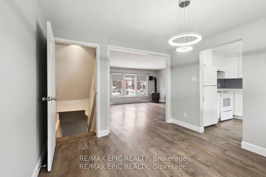 Photo 10 of 499 Parkview Crescent, Cambridge — HOMEH