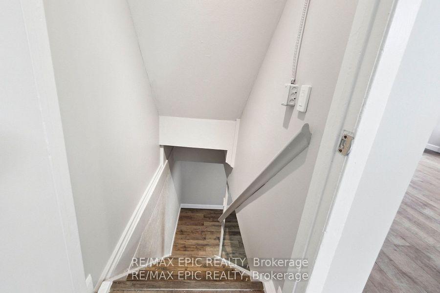 Photo 24 of 499 Parkview Crescent, Cambridge — HOMEH