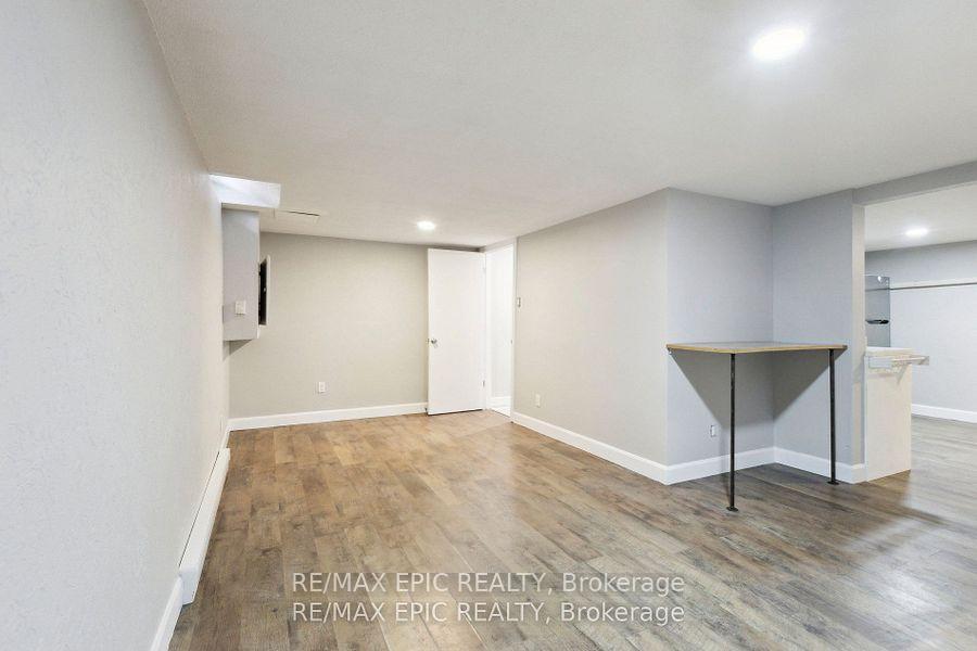 Photo 25 of 499 Parkview Crescent, Cambridge — HOMEH