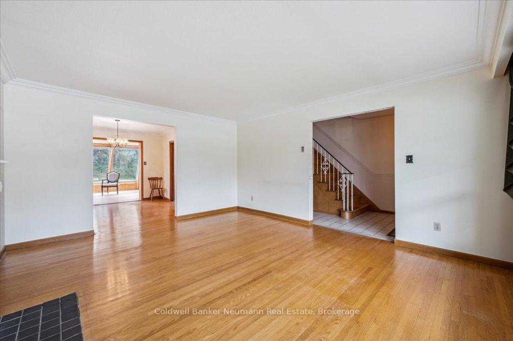Photo 11 of 61 Applewood Crescent, Guelph, Junction/Onward Willow — HOMEH