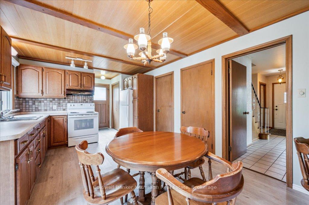 Photo 21 of 61 Applewood Crescent, Guelph, Junction/Onward Willow — HOMEH