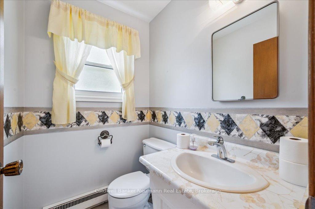 Photo 41 of 61 Applewood Crescent, Guelph, Junction/Onward Willow — HOMEH