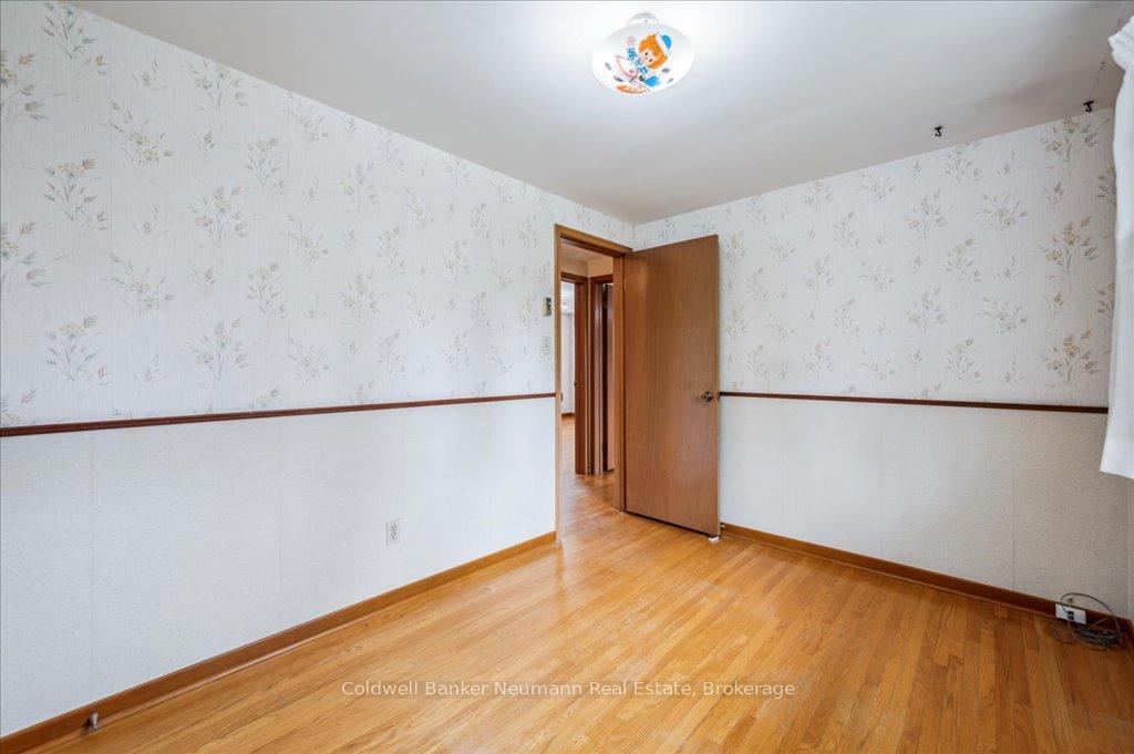Photo 43 of 61 Applewood Crescent, Guelph, Junction/Onward Willow — HOMEH