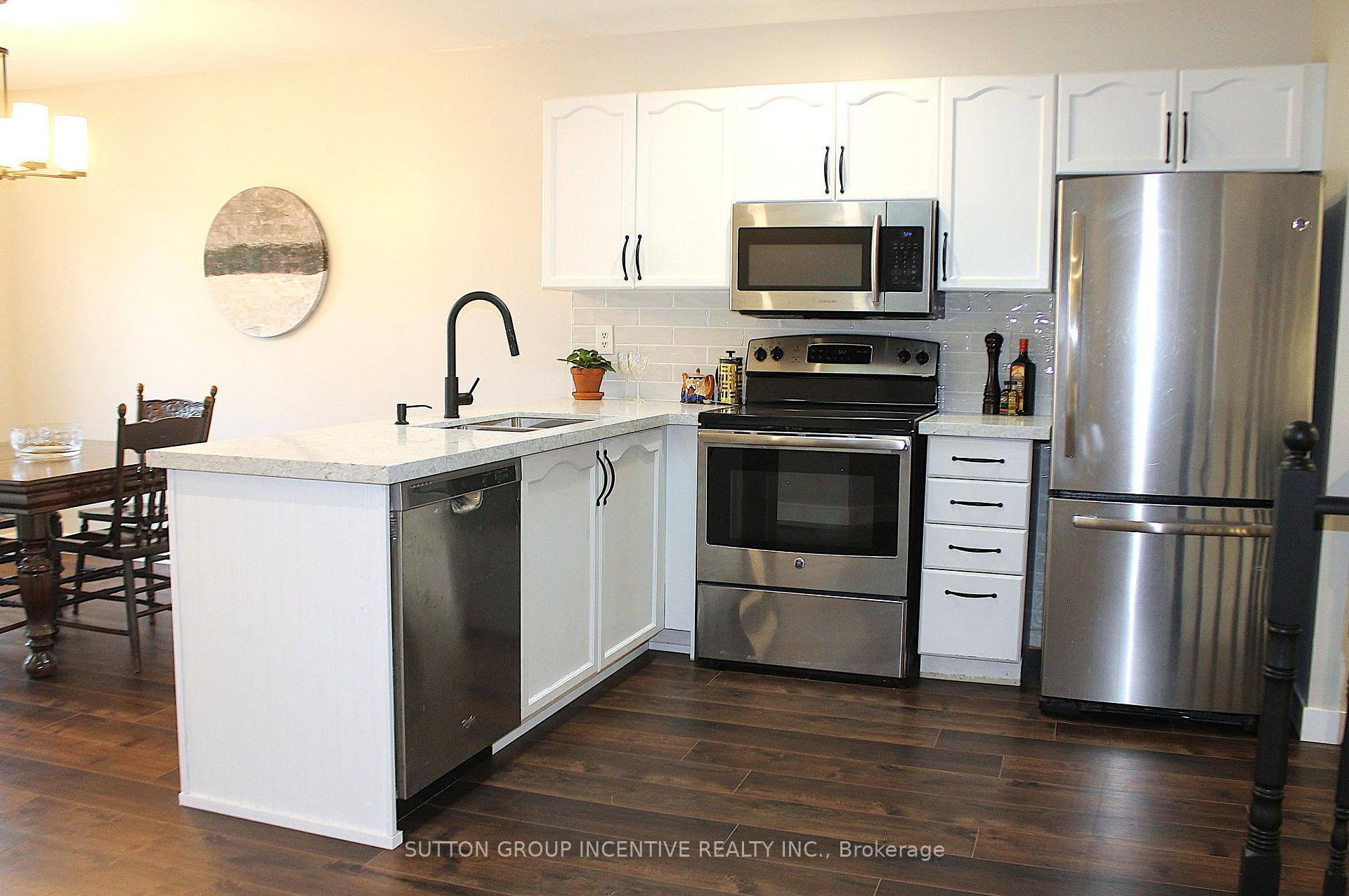 Photo 4 of 30 Assiniboine Drive, Barrie, Holly — HOMEH