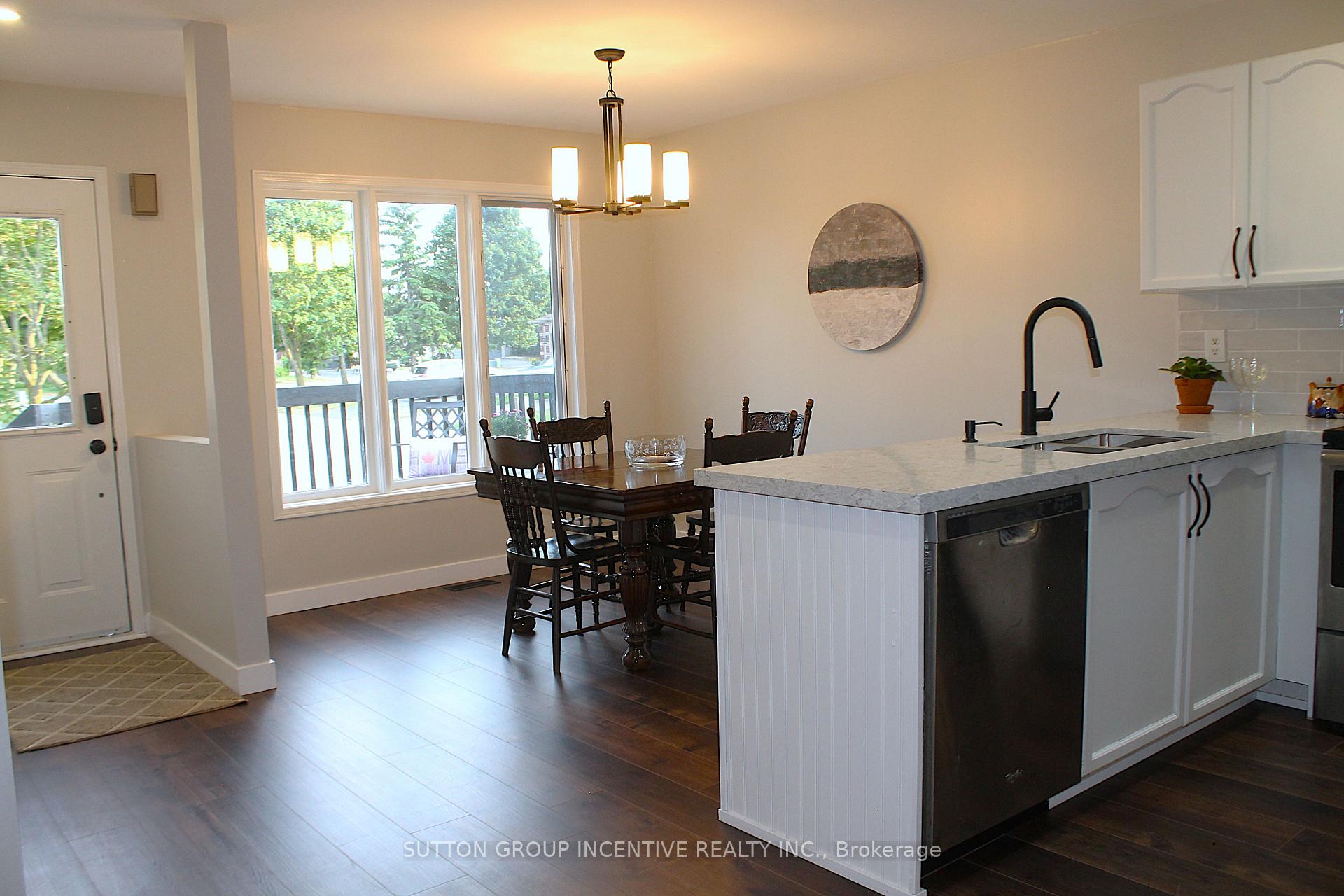 Photo 9 of 30 Assiniboine Drive, Barrie, Holly — HOMEH