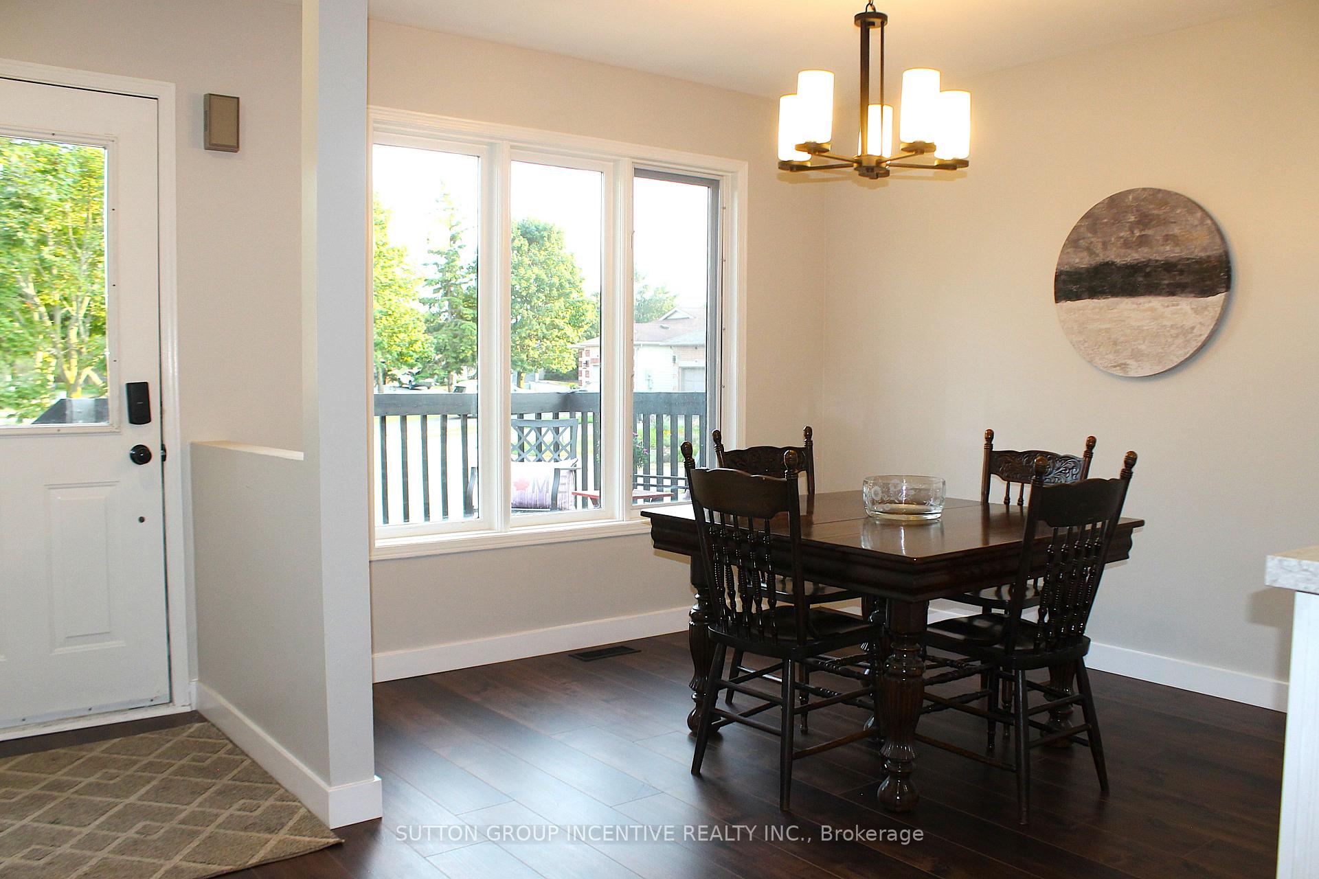 Photo 7 of 30 Assiniboine Drive, Barrie, Holly — HOMEH