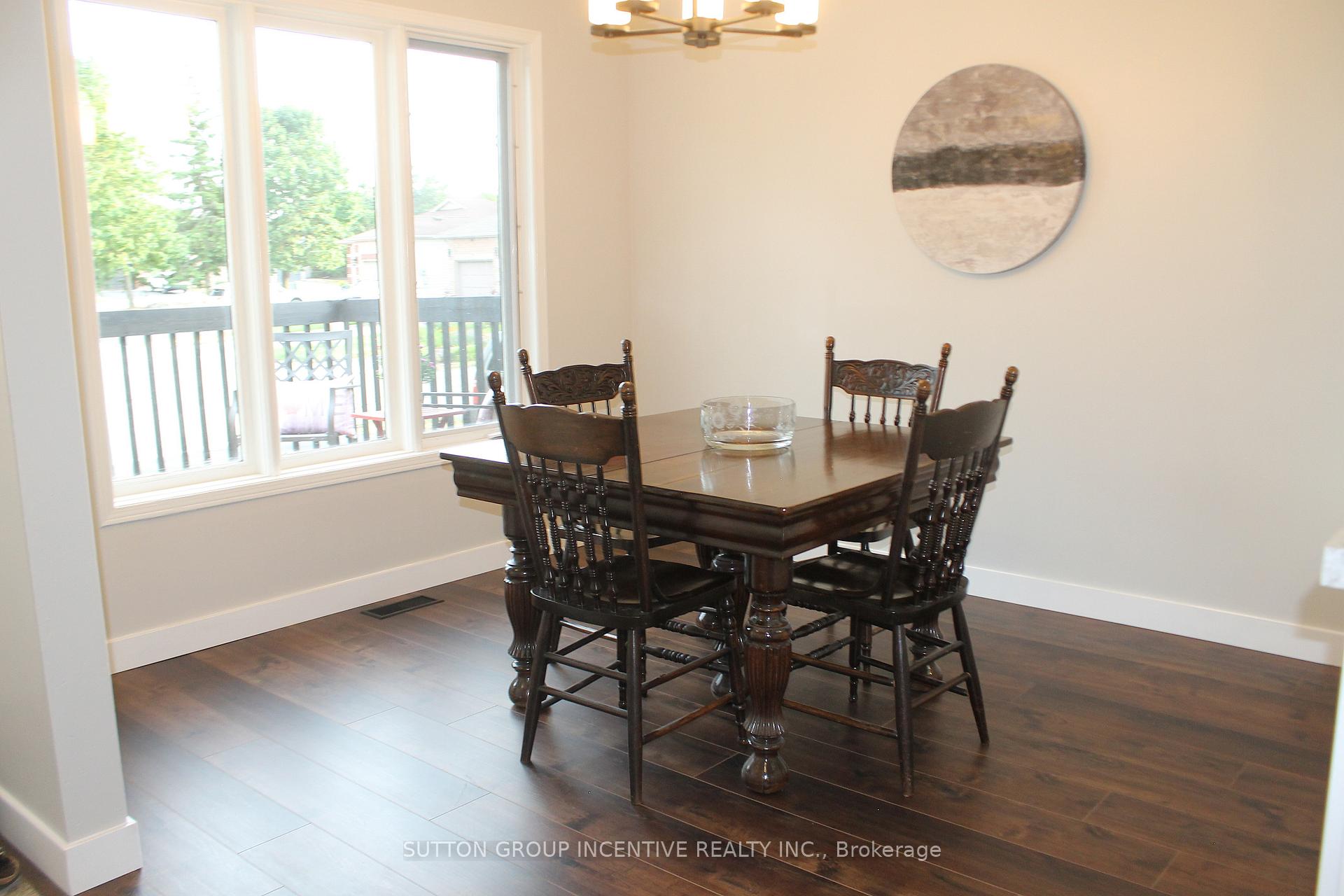 Photo 10 of 30 Assiniboine Drive, Barrie, Holly — HOMEH