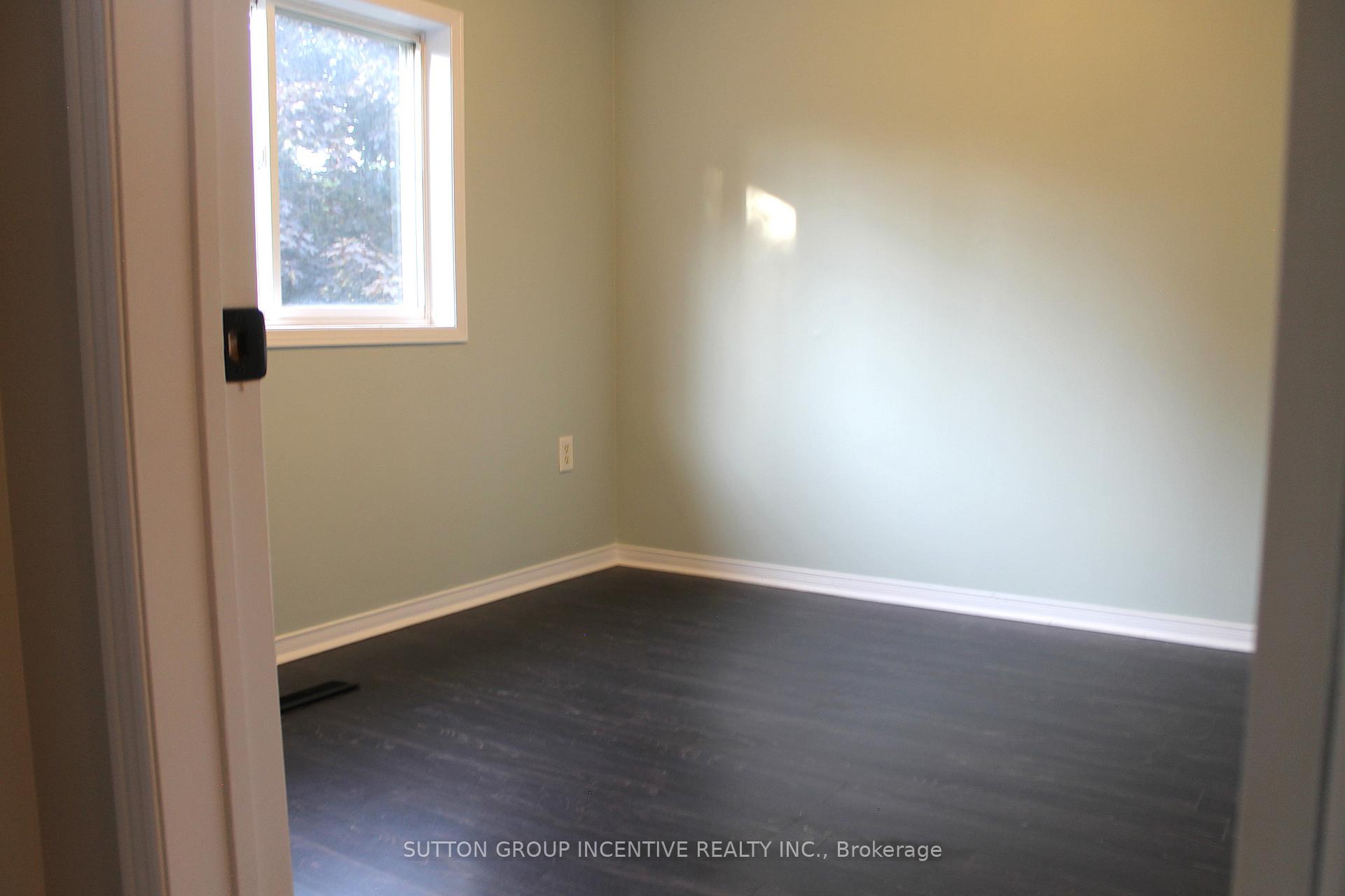 Photo 12 of 30 Assiniboine Drive, Barrie, Holly — HOMEH
