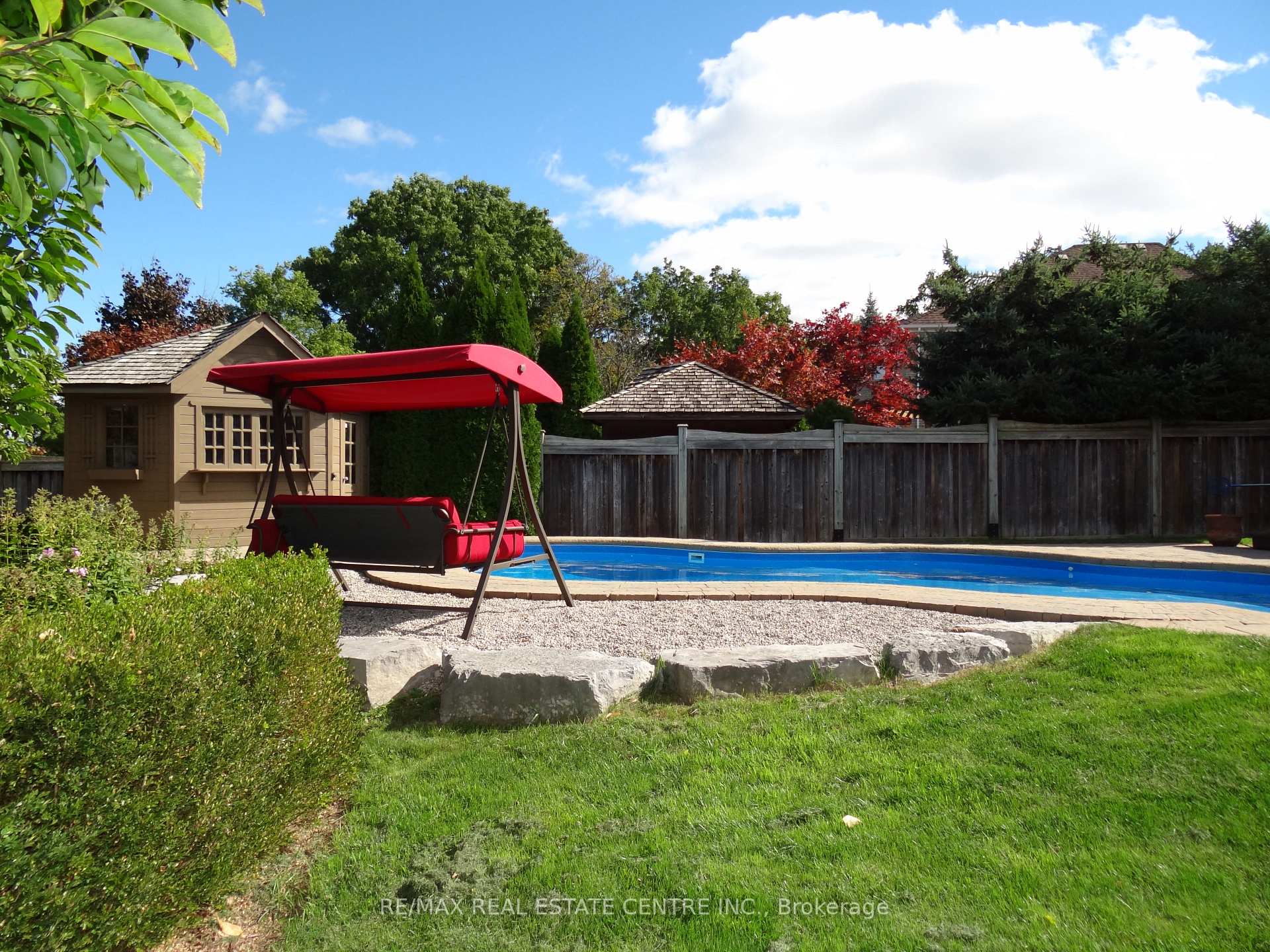 Photo 5 of 25 Grist Mill Drive, Halton Hills, Georgetown — HOMEH