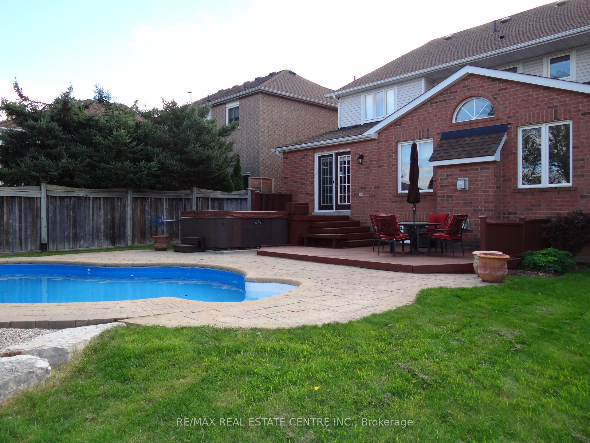 Photo 13 of 25 Grist Mill Drive, Halton Hills, Georgetown — HOMEH