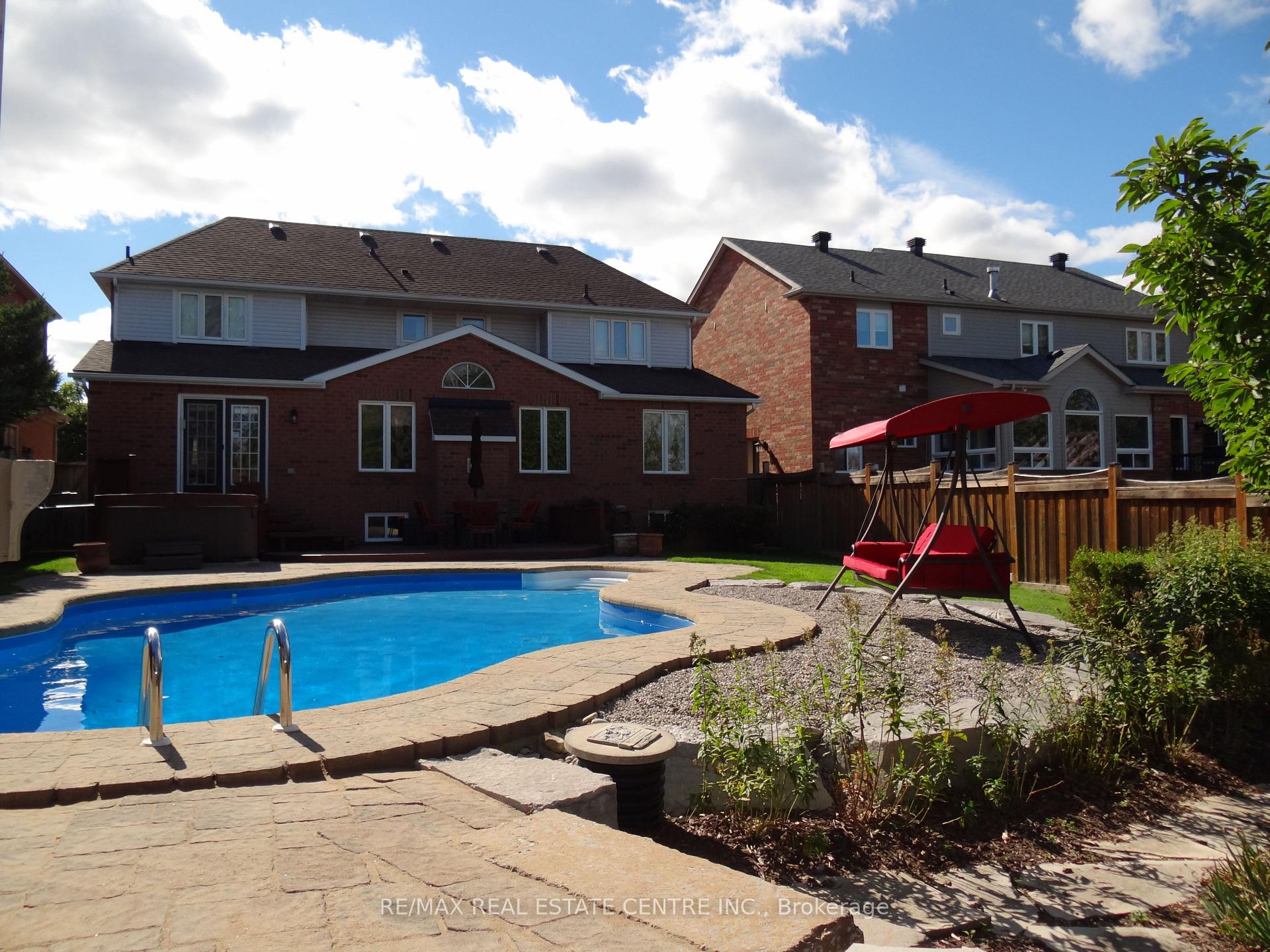 Photo 14 of 25 Grist Mill Drive, Halton Hills, Georgetown — HOMEH