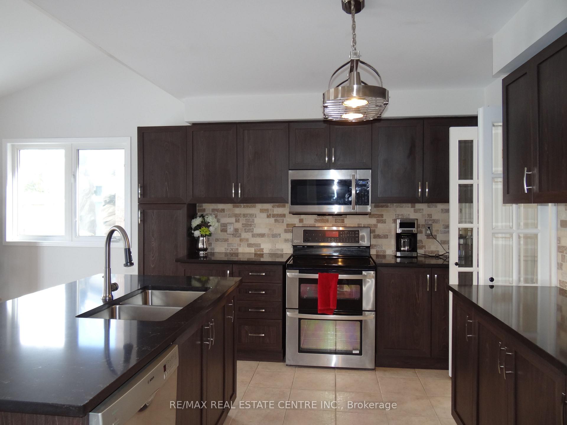 Photo 17 of 25 Grist Mill Drive, Halton Hills, Georgetown — HOMEH