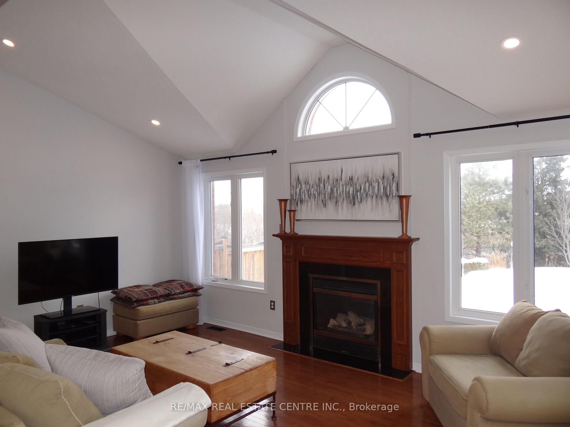 Photo 24 of 25 Grist Mill Drive, Halton Hills, Georgetown — HOMEH
