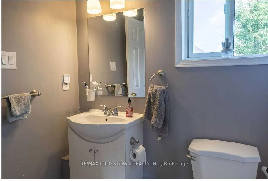 Photo 3 of Unit Main, 34 Willow Drive, Barrie, Holly — HOMEH