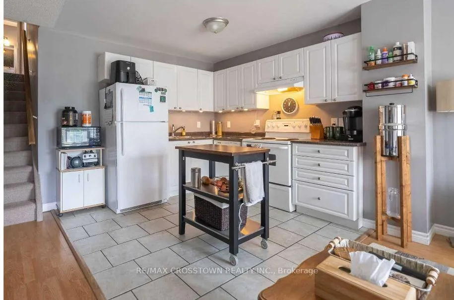 Photo 6 of Unit Main, 34 Willow Drive, Barrie, Holly — HOMEH
