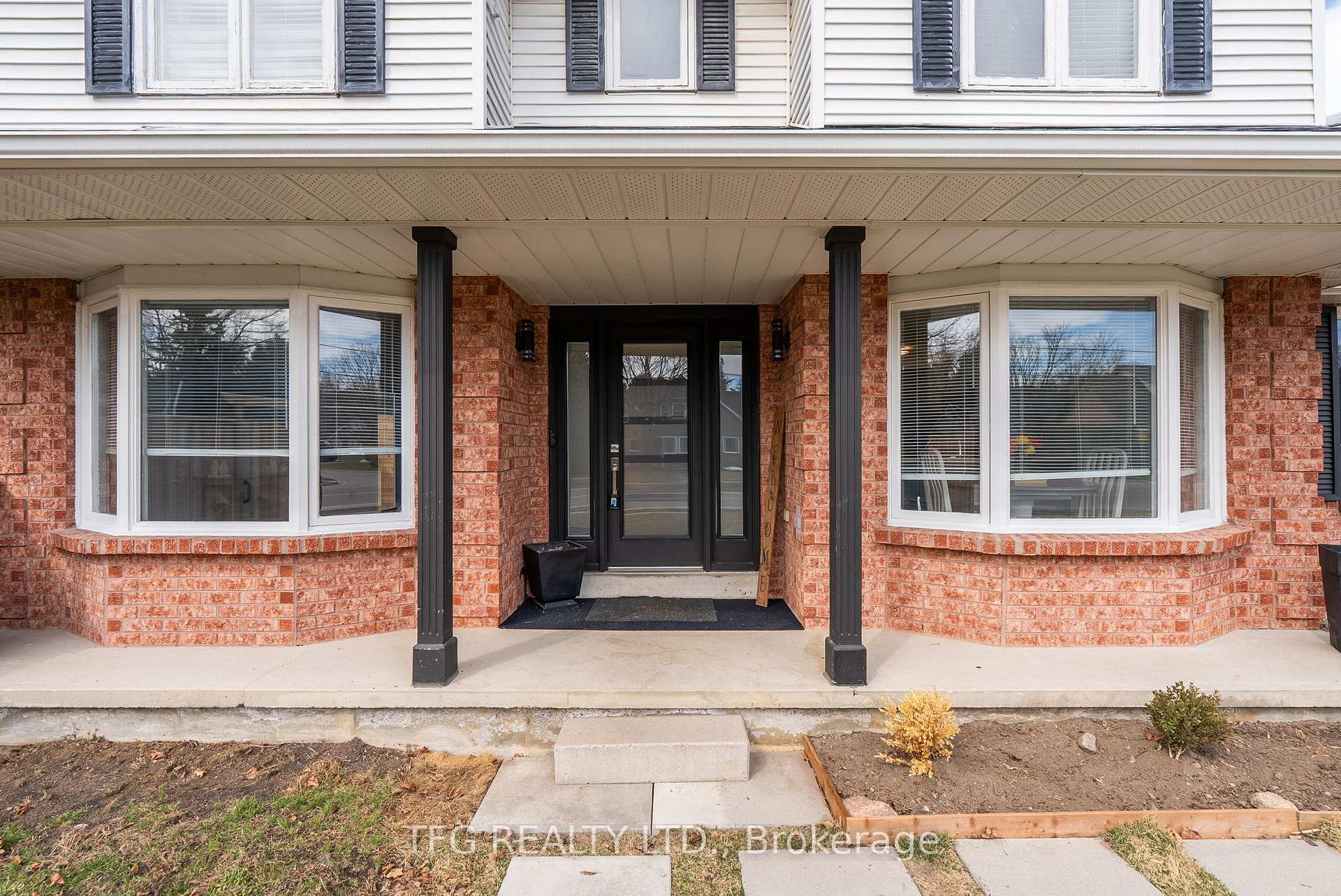 Photo 3 of 2 Goldpine Avenue, Clarington, Courtice — HOMEH