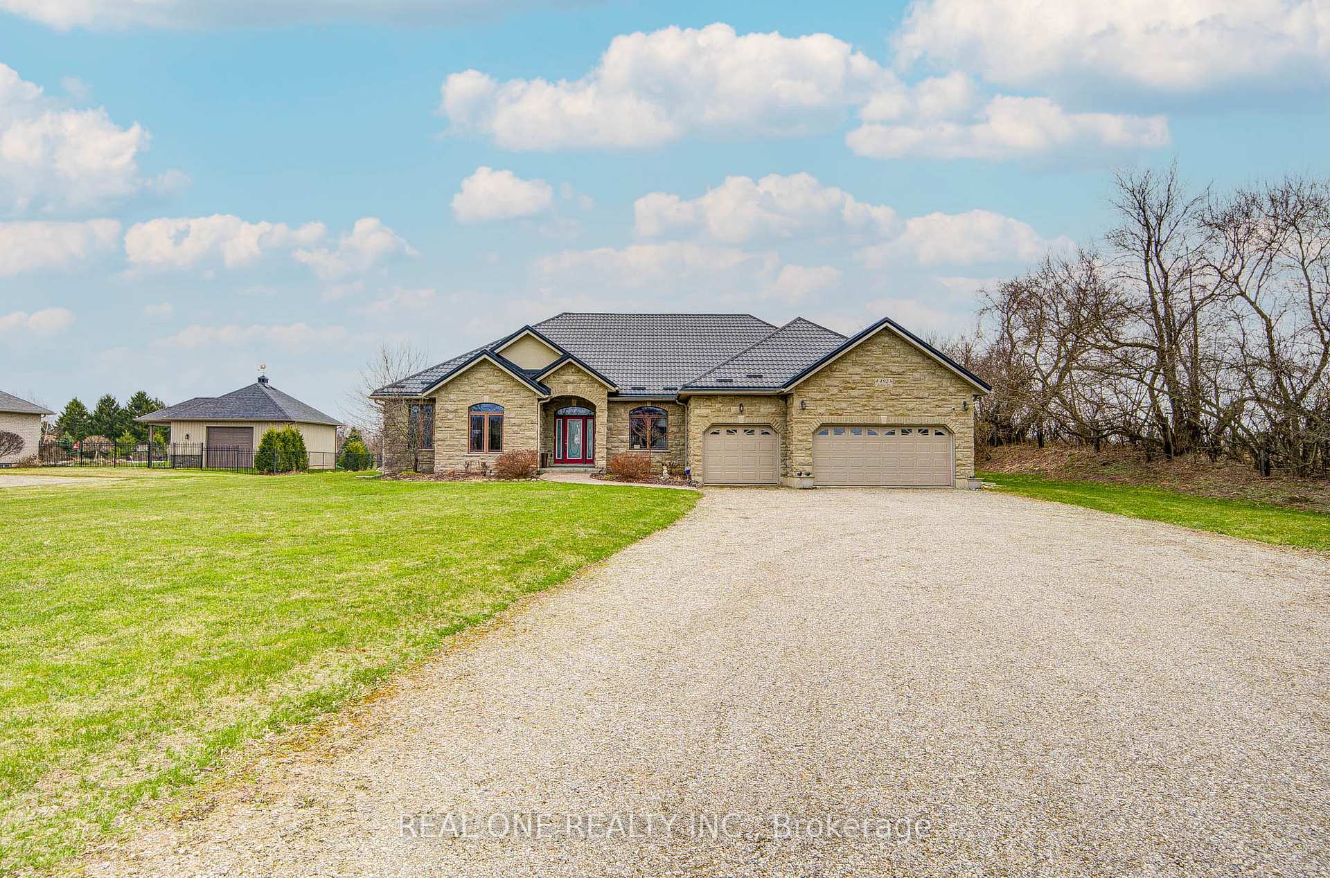Photo 3 of 492 Scenic Drive, Brant, South Dumfries — HOMEH