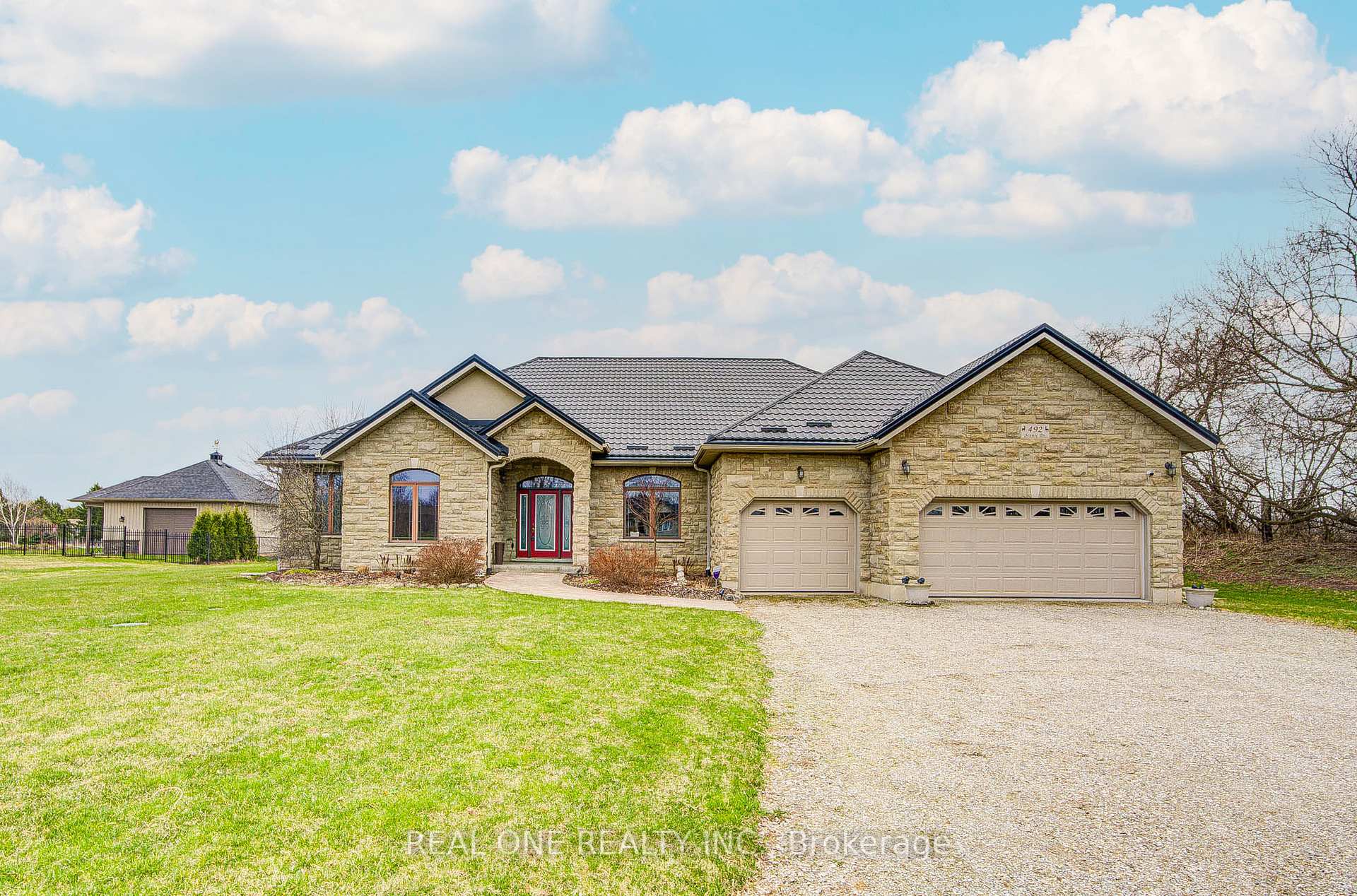 Photo 4 of 492 Scenic Drive, Brant, South Dumfries — HOMEH