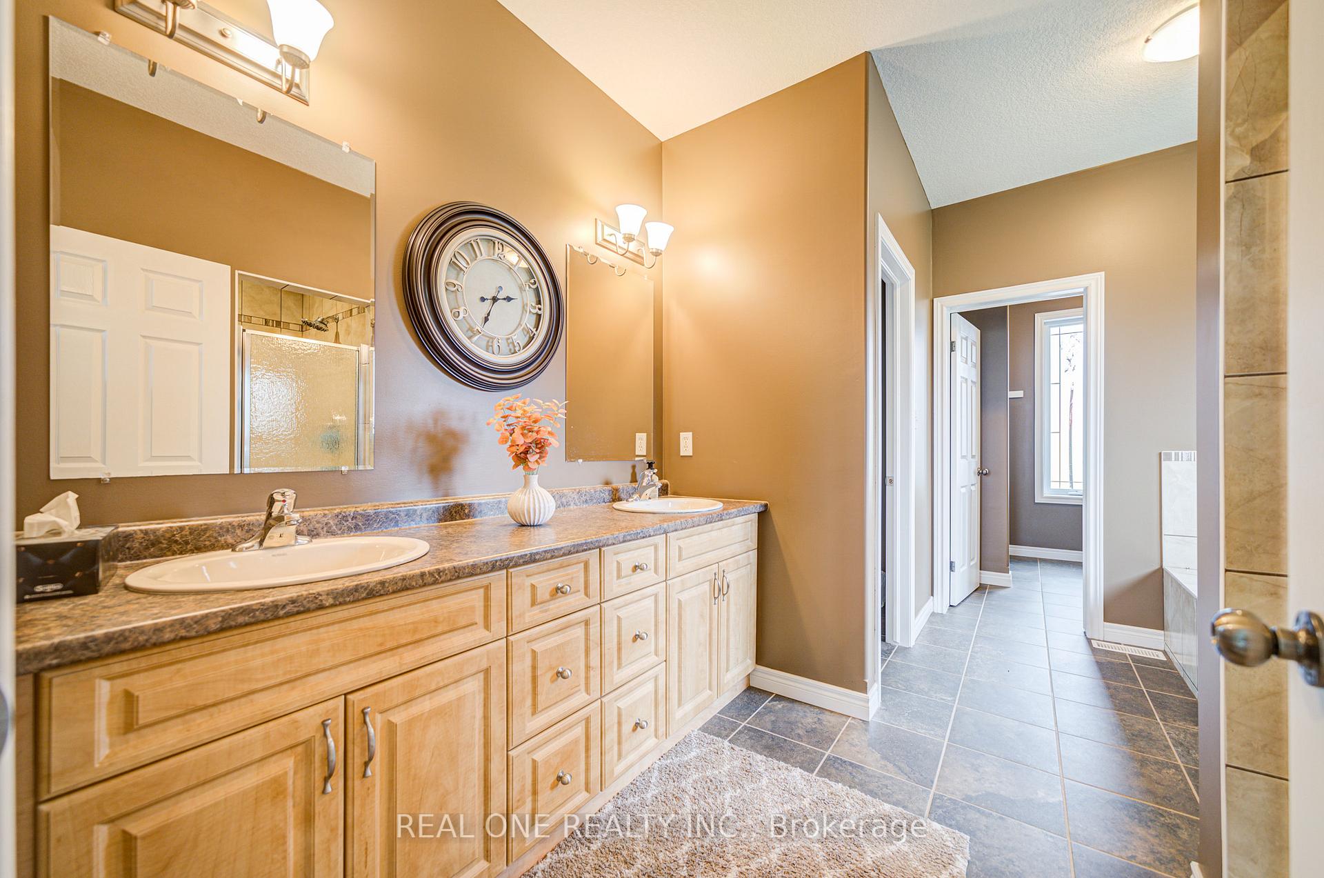 Photo 21 of 492 Scenic Drive, Brant, South Dumfries — HOMEH