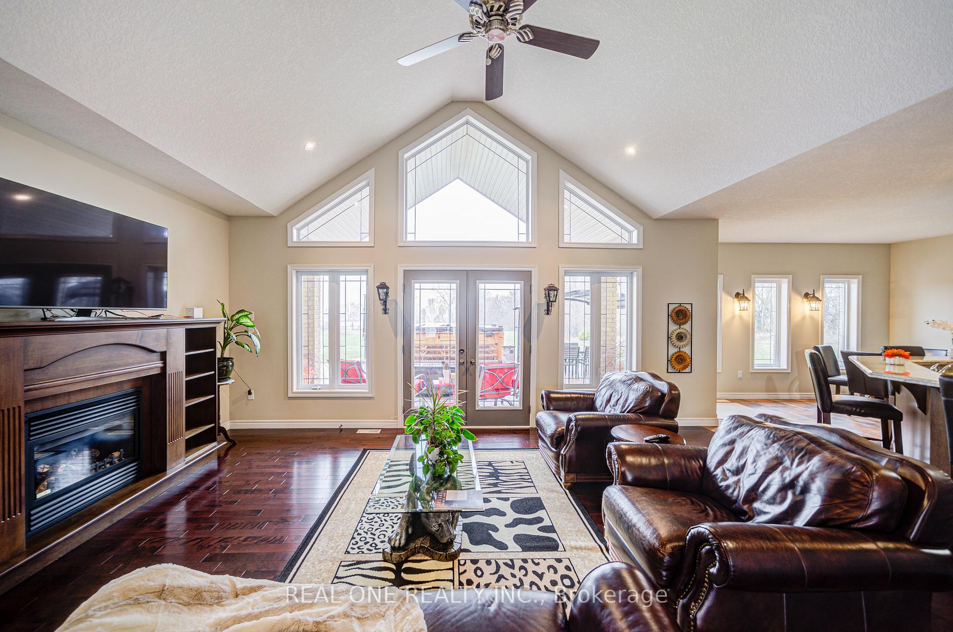 Photo 23 of 492 Scenic Drive, Brant, South Dumfries — HOMEH
