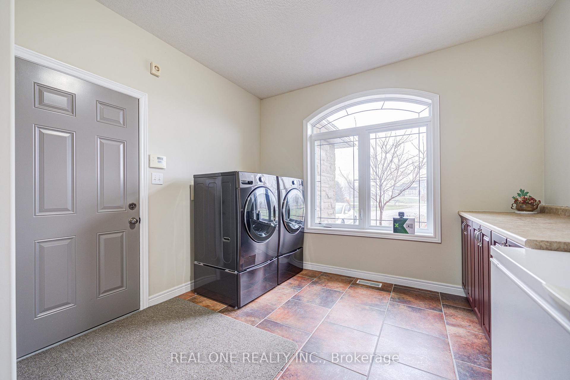 Photo 24 of 492 Scenic Drive, Brant, South Dumfries — HOMEH