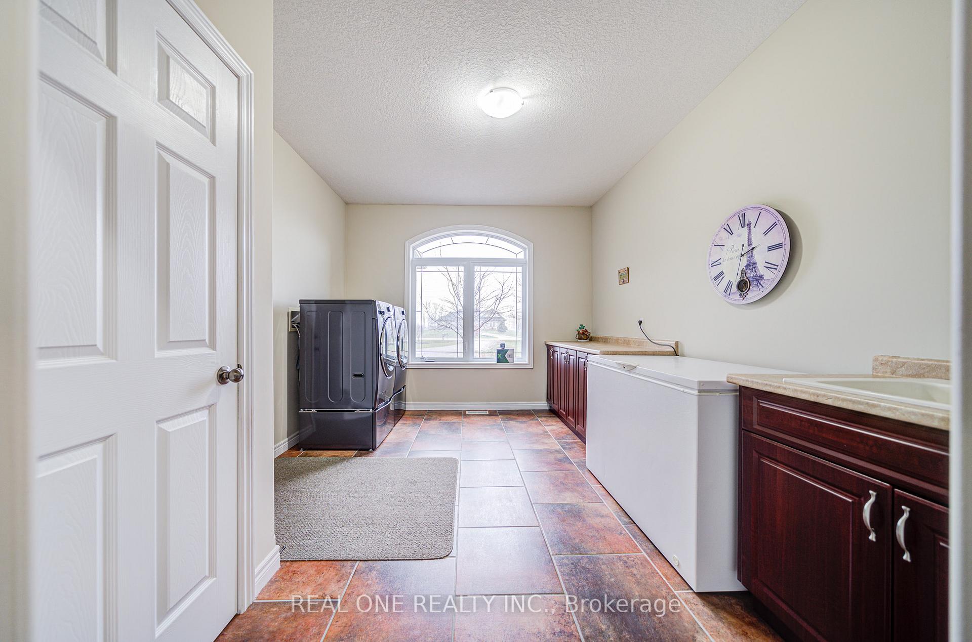 Photo 25 of 492 Scenic Drive, Brant, South Dumfries — HOMEH