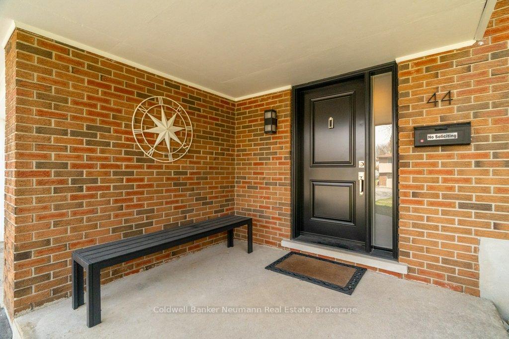 Photo 5 of 44 Hickory Street, Guelph, Kortright West — HOMEH