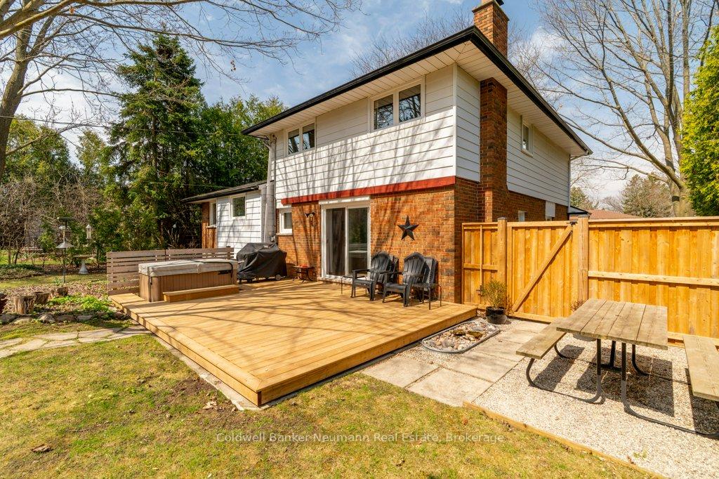 Photo 34 of 44 Hickory Street, Guelph, Kortright West — HOMEH