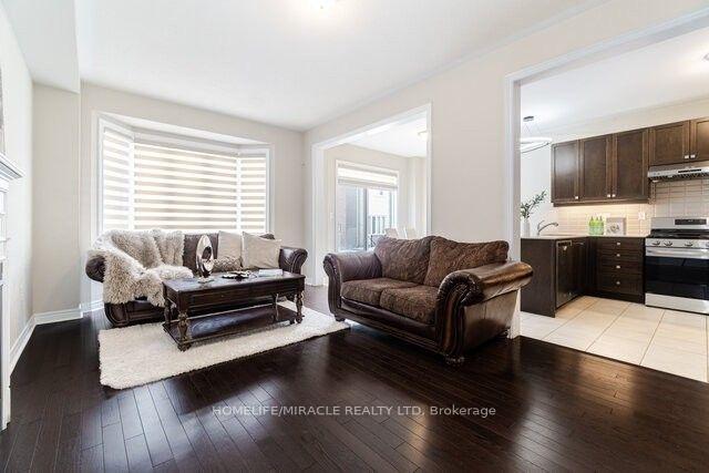 Photo 5 of 117 Finegan Circle, Brampton, Northwest Brampton — HOMEH