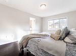 Photo 10 of 117 Finegan Circle, Brampton, Northwest Brampton — HOMEH