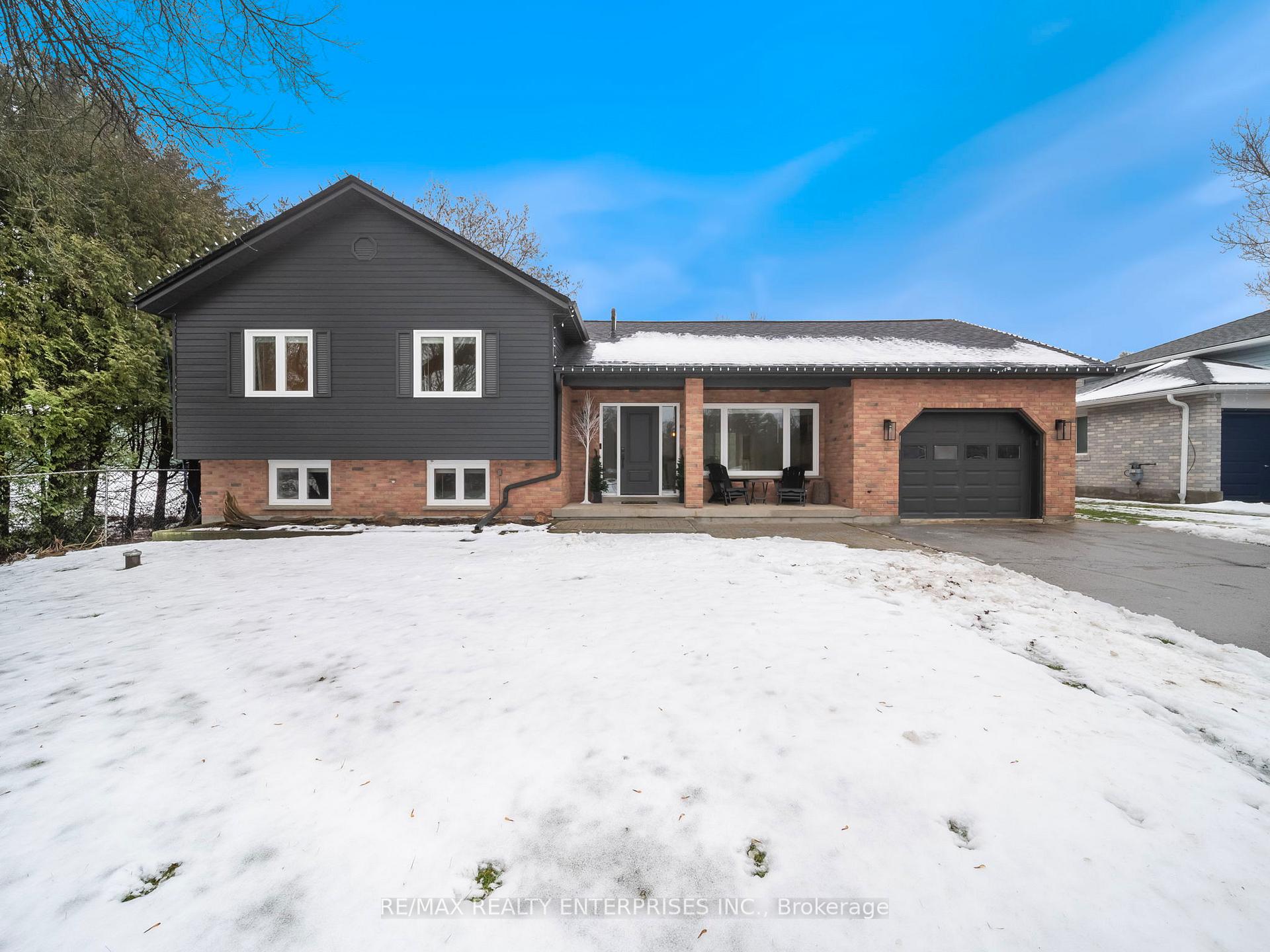 Photo 1 of 35 Wasslow Avenue, Georgina, Pefferlaw — HOMEH