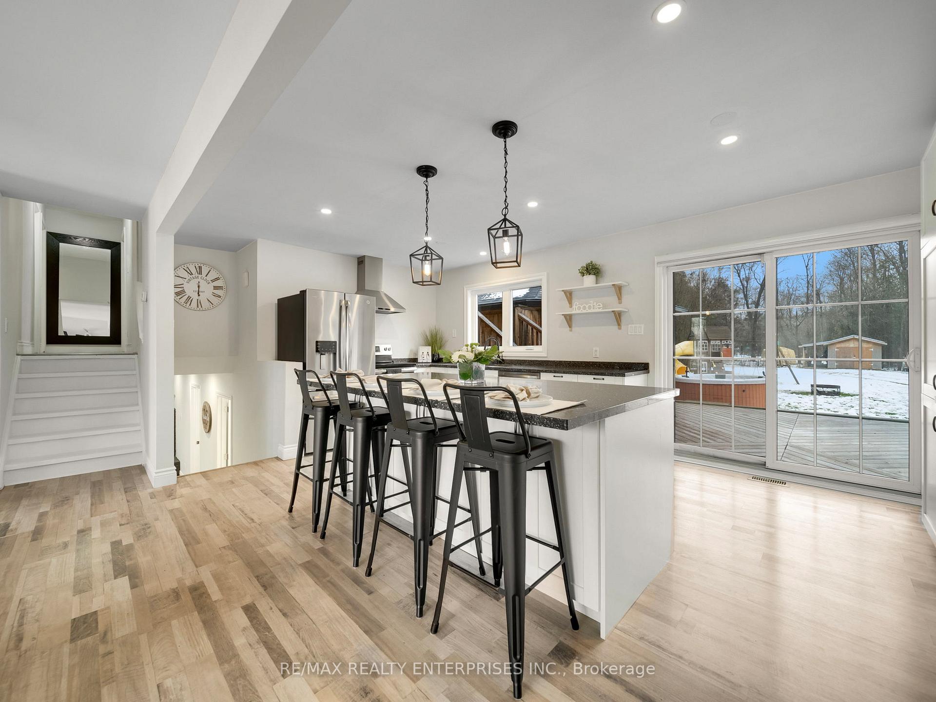 Photo 5 of 35 Wasslow Avenue, Georgina, Pefferlaw — HOMEH