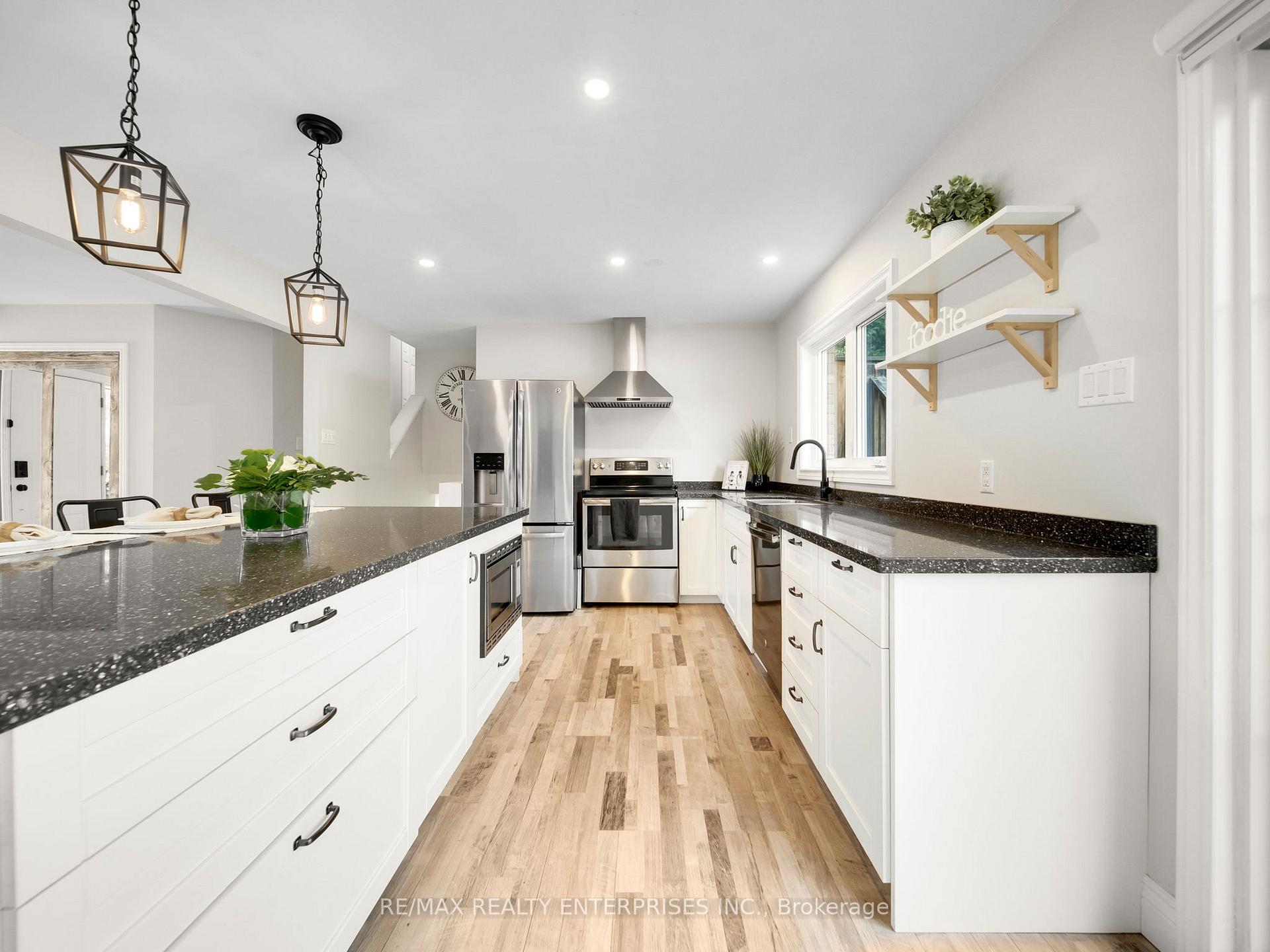 Photo 7 of 35 Wasslow Avenue, Georgina, Pefferlaw — HOMEH