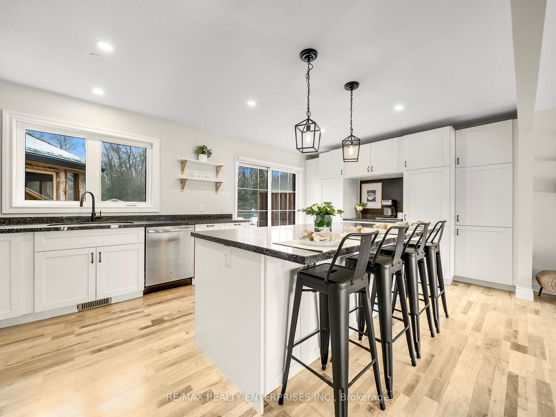 Photo 9 of 35 Wasslow Avenue, Georgina, Pefferlaw — HOMEH