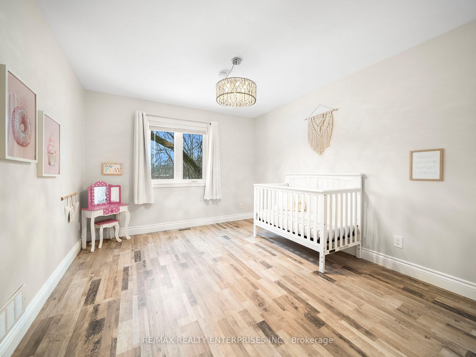 Photo 16 of 35 Wasslow Avenue, Georgina, Pefferlaw — HOMEH