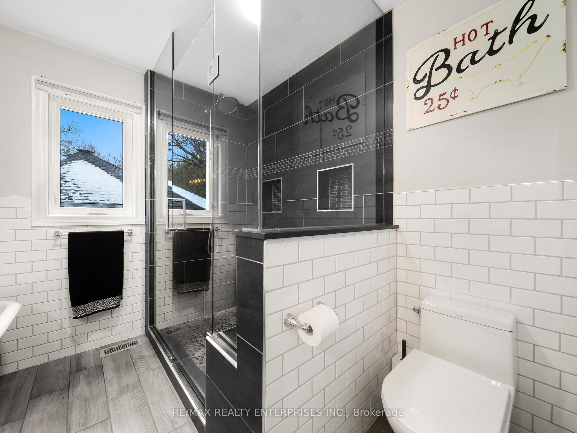 Photo 19 of 35 Wasslow Avenue, Georgina, Pefferlaw — HOMEH