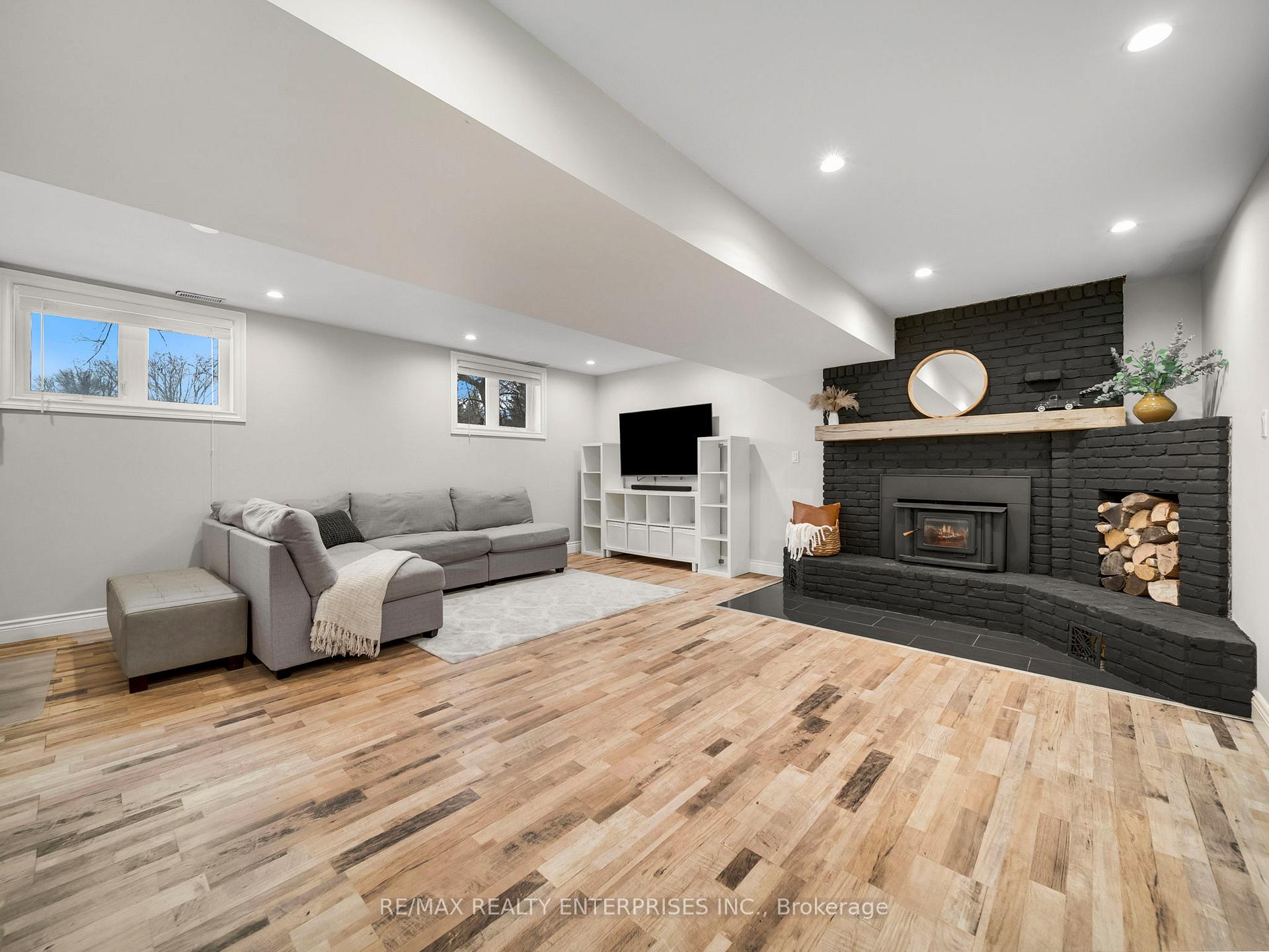 Photo 20 of 35 Wasslow Avenue, Georgina, Pefferlaw — HOMEH