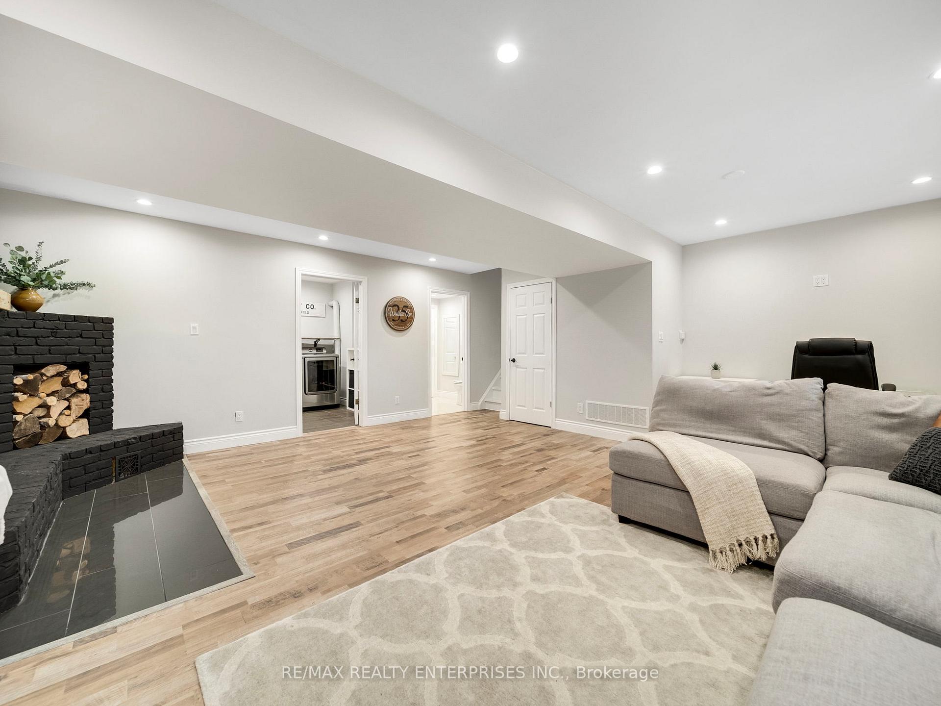 Photo 21 of 35 Wasslow Avenue, Georgina, Pefferlaw — HOMEH