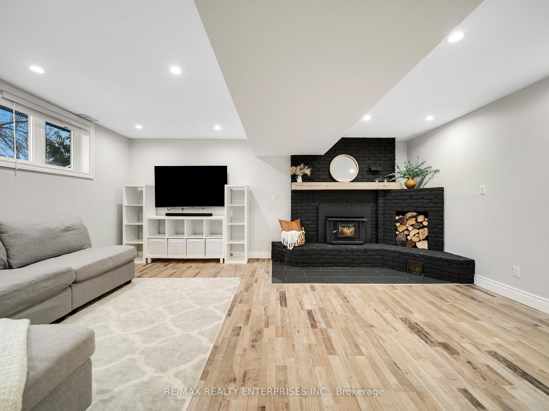 Photo 22 of 35 Wasslow Avenue, Georgina, Pefferlaw — HOMEH