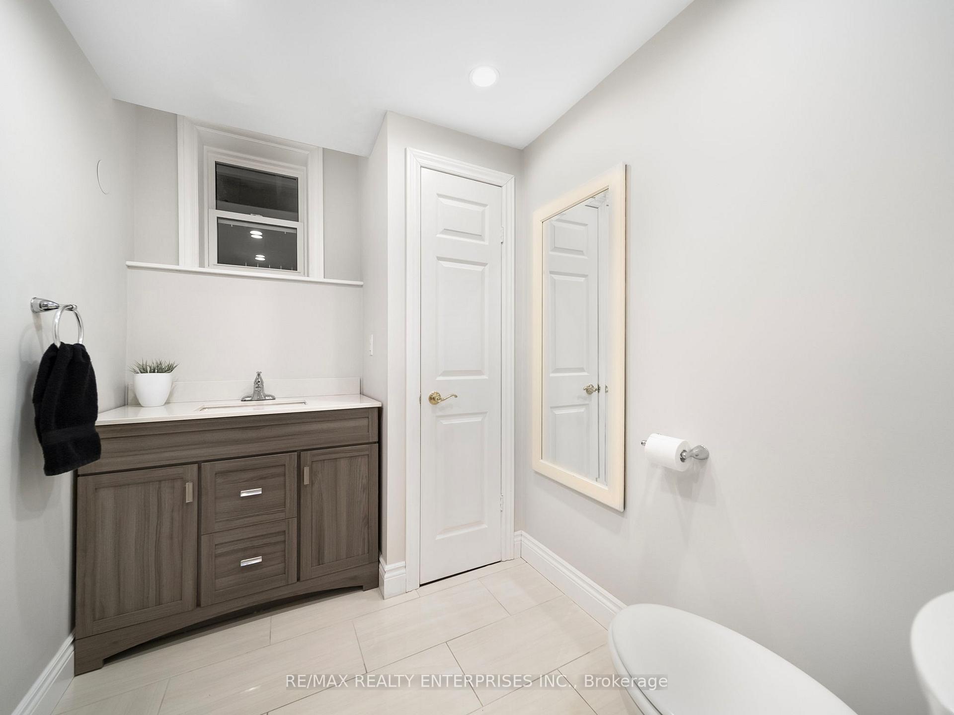 Photo 24 of 35 Wasslow Avenue, Georgina, Pefferlaw — HOMEH