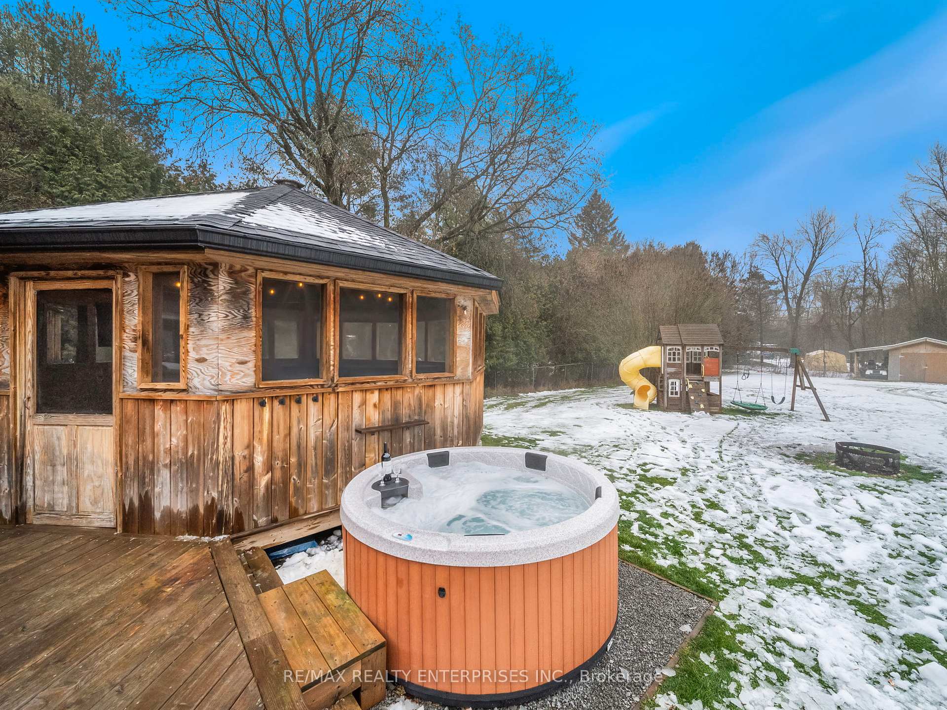 Photo 31 of 35 Wasslow Avenue, Georgina, Pefferlaw — HOMEH